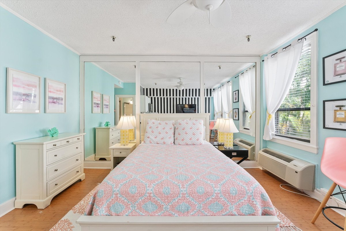 Flamingo Flat queen bed